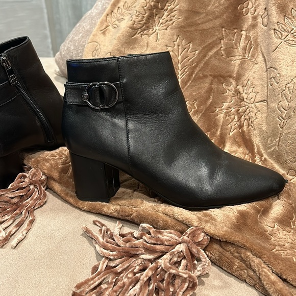 Bandolino ankle boots worn once - Picture 3 of 4
